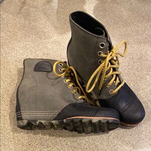 Women’s Camo Boots with Yellow Laces